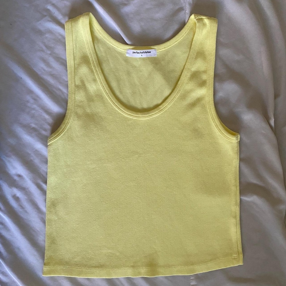 PerfectWhiteTee Sleeveless tank top Women's Size L Yellow The Blondie
